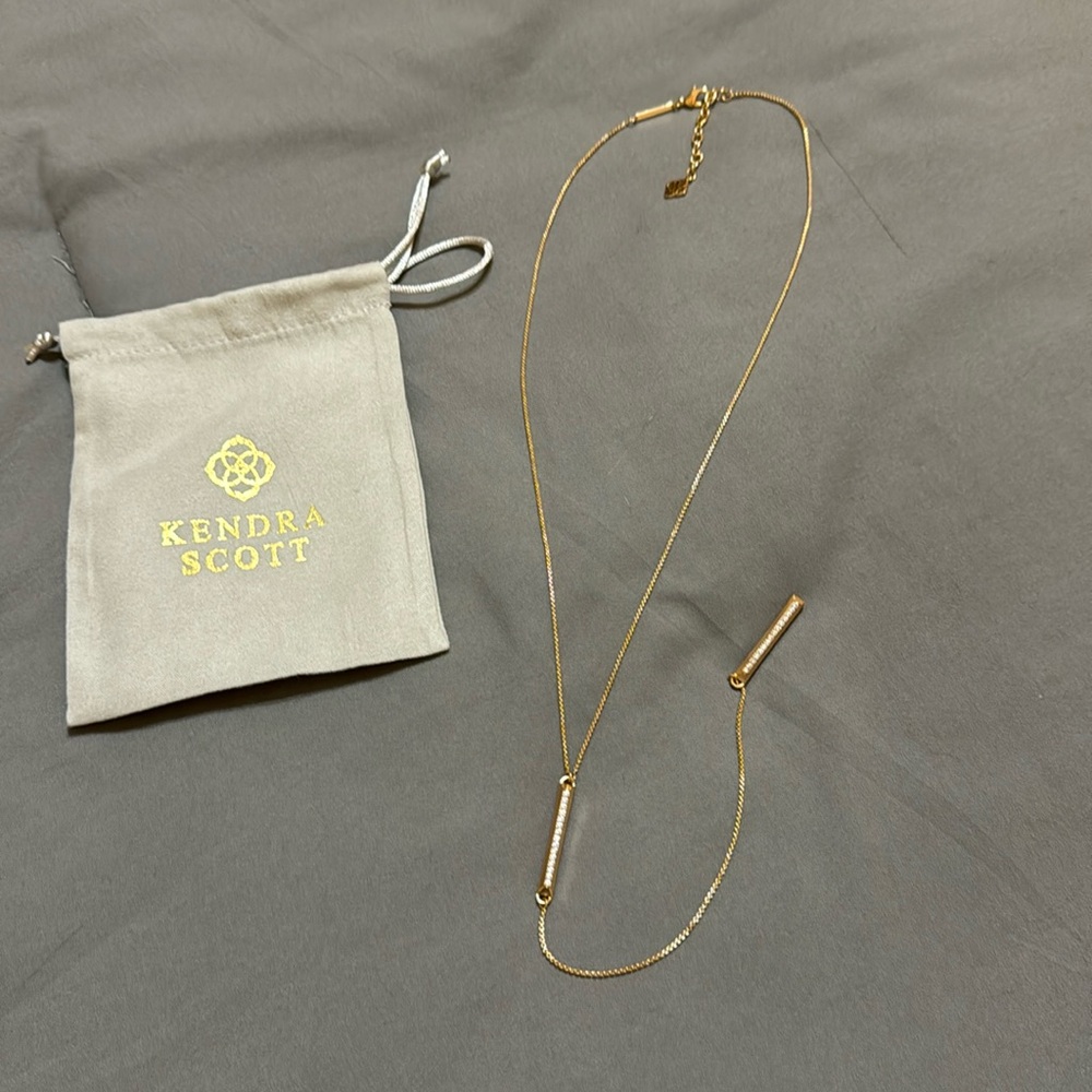 Beautiful rose gold Kendra Scott Shae necklace!💗
